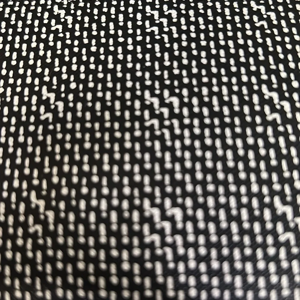 Stella & Dot Madison Tech Black White Patterned Zip Close Wristlet Wallet EUC